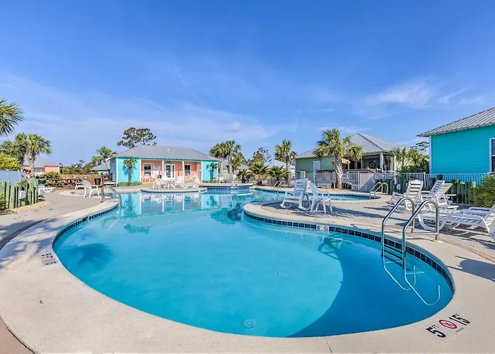 Coastal Getaway - Near The Beaches! Holiday home