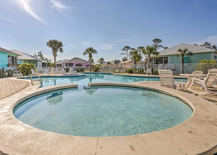 Coastal Getaway - Near The Beaches!
