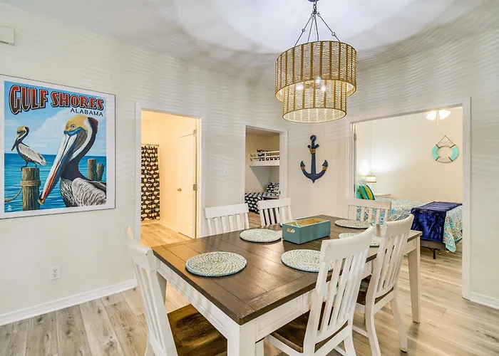 Coastal Getaway - Near The Beaches! Holiday home *