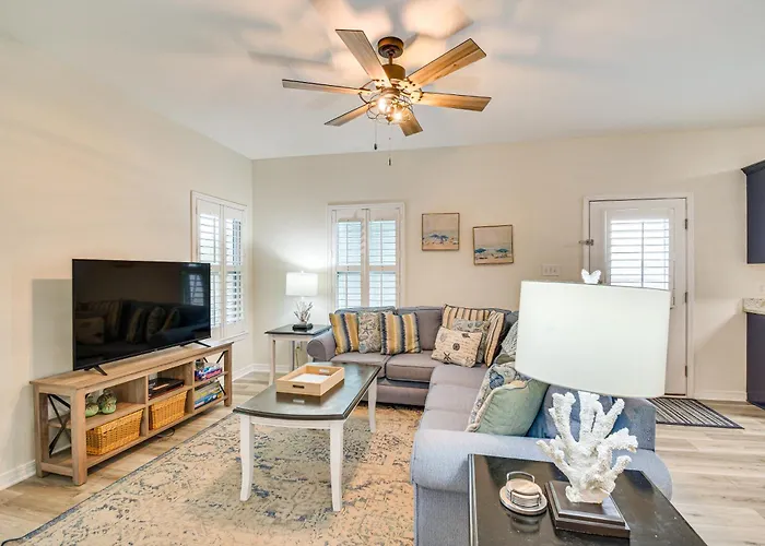 Coastal Getaway - Near The Beaches!