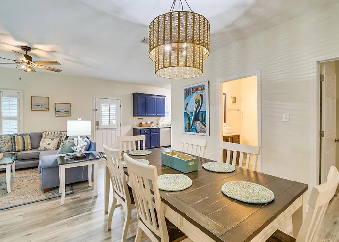 Coastal Getaway - Near The Beaches! Holiday home