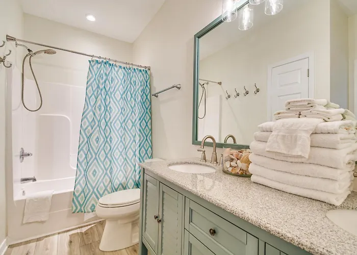 Coastal Getaway - Near The Beaches!