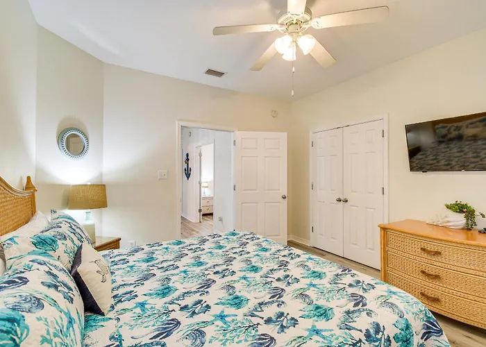 Coastal Getaway - Near The Beaches! Holiday home *
